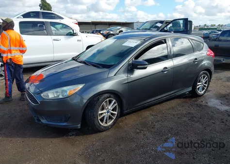 2016 Ford Focus Se z USA, uszkodzony, nr VIN 1FADP3K25GL362384